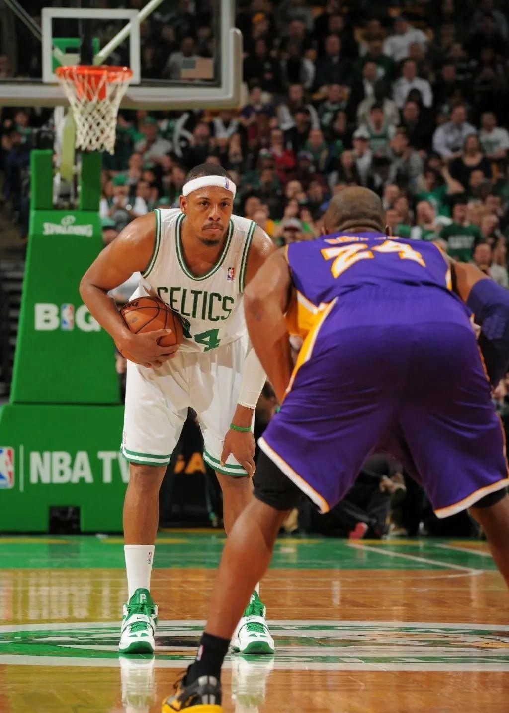 C罗社媒粉丝量增长速度惊人，维尼修斯打趣：沉迷于破各种纪录